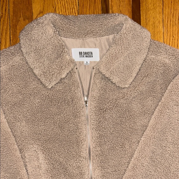 Great condition! BBDakota by Steve Madden Tan Sherpa Jacket - Picture 2 of 4